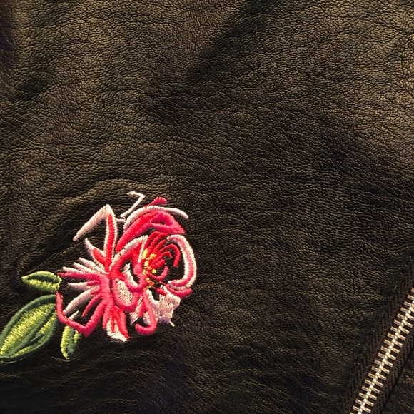 Faux leather skirt - Picture 3 of 4